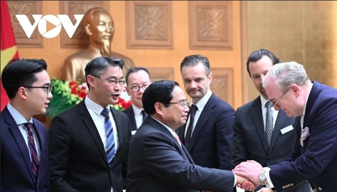 Double-digit growth target discussed with Swiss, European investors